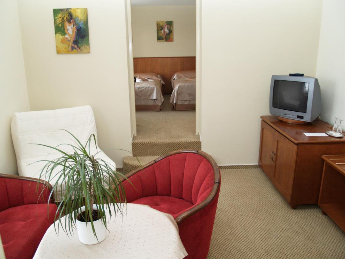 Park Hotel Tartuf Beladice Экстерьер фото